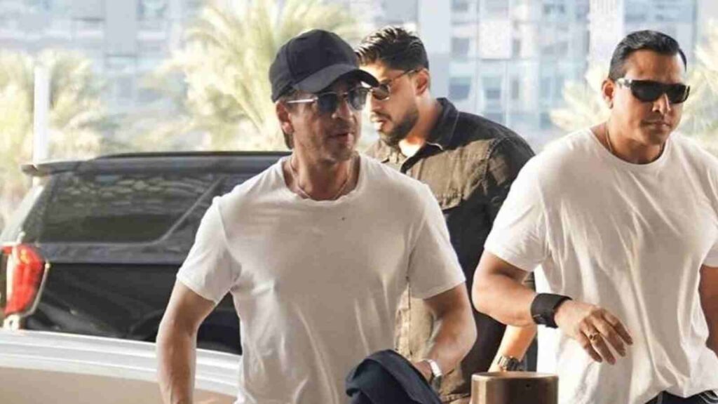 Video A warm welcome for the star Shah Rukh Khan upon his arrival in Abu Dhabi